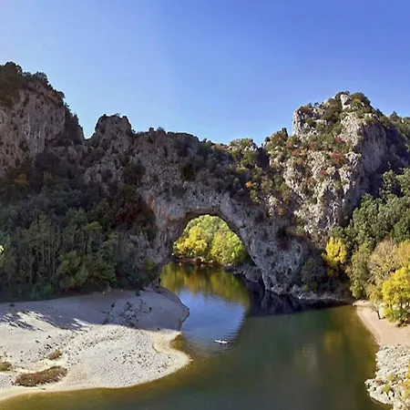 Lovely House With Grass Garden Shared Swimmingpool Next To The River Ard Che Holiday home Lalevade-d'Ardeche