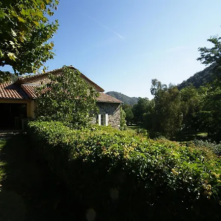 Lovely House With Grass Garden Shared Swimmingpool Next To The River Ard Che *