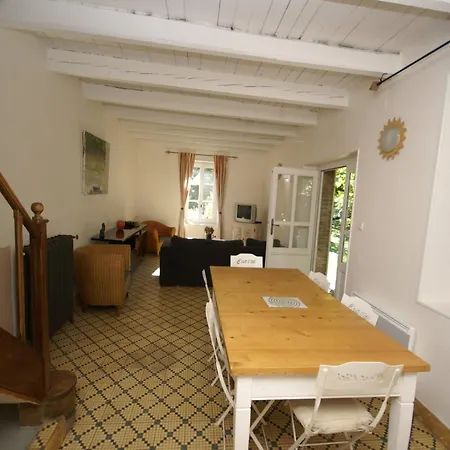 Lovely House With Grass Garden Shared Swimmingpool Next To The River Ard Che