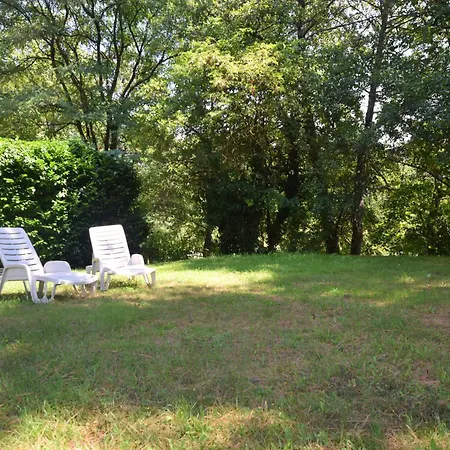 Lovely House With Grass Garden Shared Swimmingpool Next To The River Ard Che Holiday home