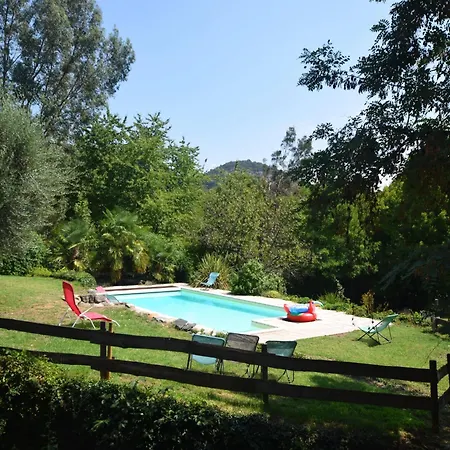 Lovely House With Grass Garden Shared Swimmingpool Next To The River Ard Che *