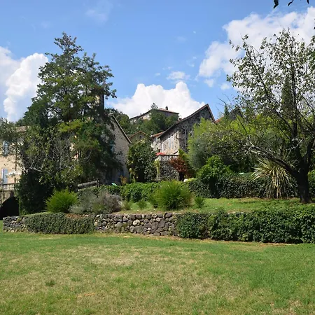 Lovely House With Grass Garden Shared Swimmingpool Next To The River Ard Che