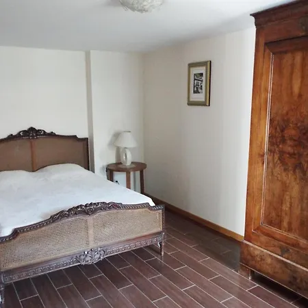 Lovely House With Grass Garden Shared Swimmingpool Next To The River Ard Che Holiday home