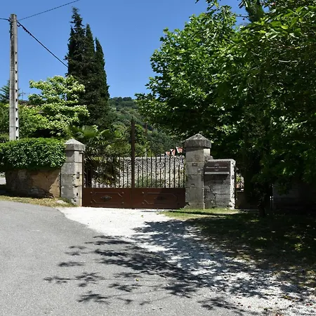 Lovely House With Grass Garden Shared Swimmingpool Next To The River Ard Che Holiday home Lalevade-d'Ardeche