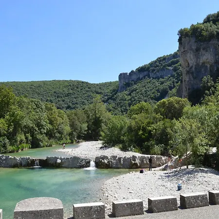 Lovely House With Grass Garden Shared Swimmingpool Next To The River Ard Che Holiday home Lalevade-d'Ardeche