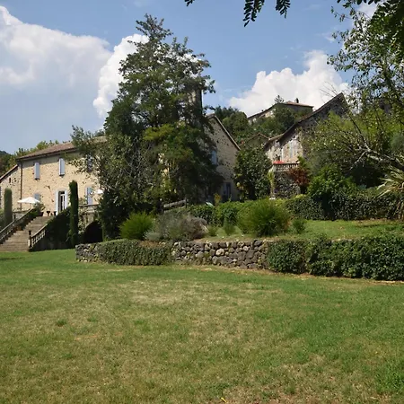 Lovely House With Grass Garden Shared Swimmingpool Next To The River Ard Che Holiday home